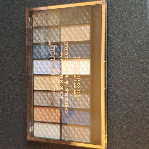 💙4/$20 Eye Shadow Ombre Pallet - Picture 2 of 2